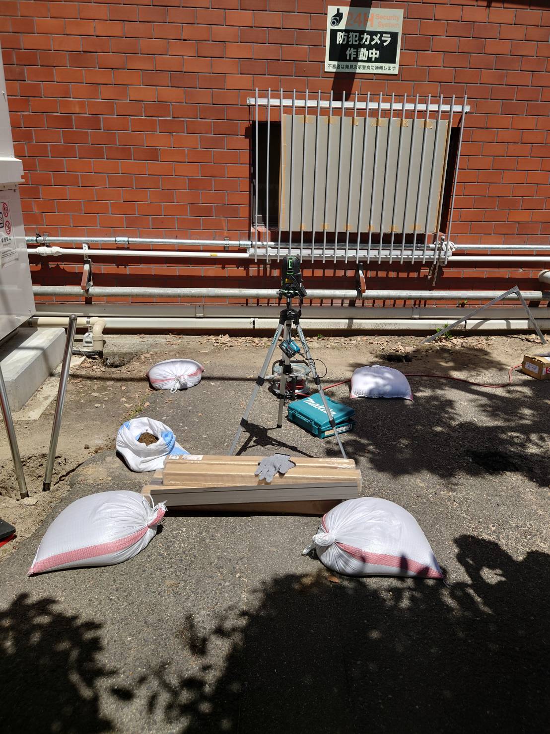 施工中①　縦穴を掘削