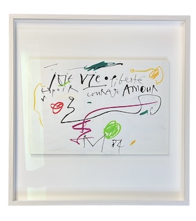 Mumprecht; Schwebende Montage im Kastenrahmen. Holzrahmen gefedert und lasiert. 