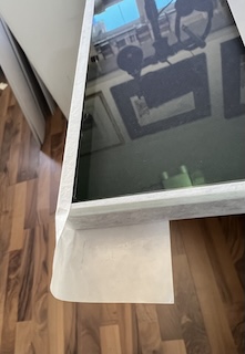 Päckli; Glas, Distanzleisten und Karton staubdicht abgeklebt.