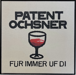 Sacktasche von Patent Ochsner,  aufgespannt auf Keilrahmen und eingelegt in Schattenfugenrahmen. 