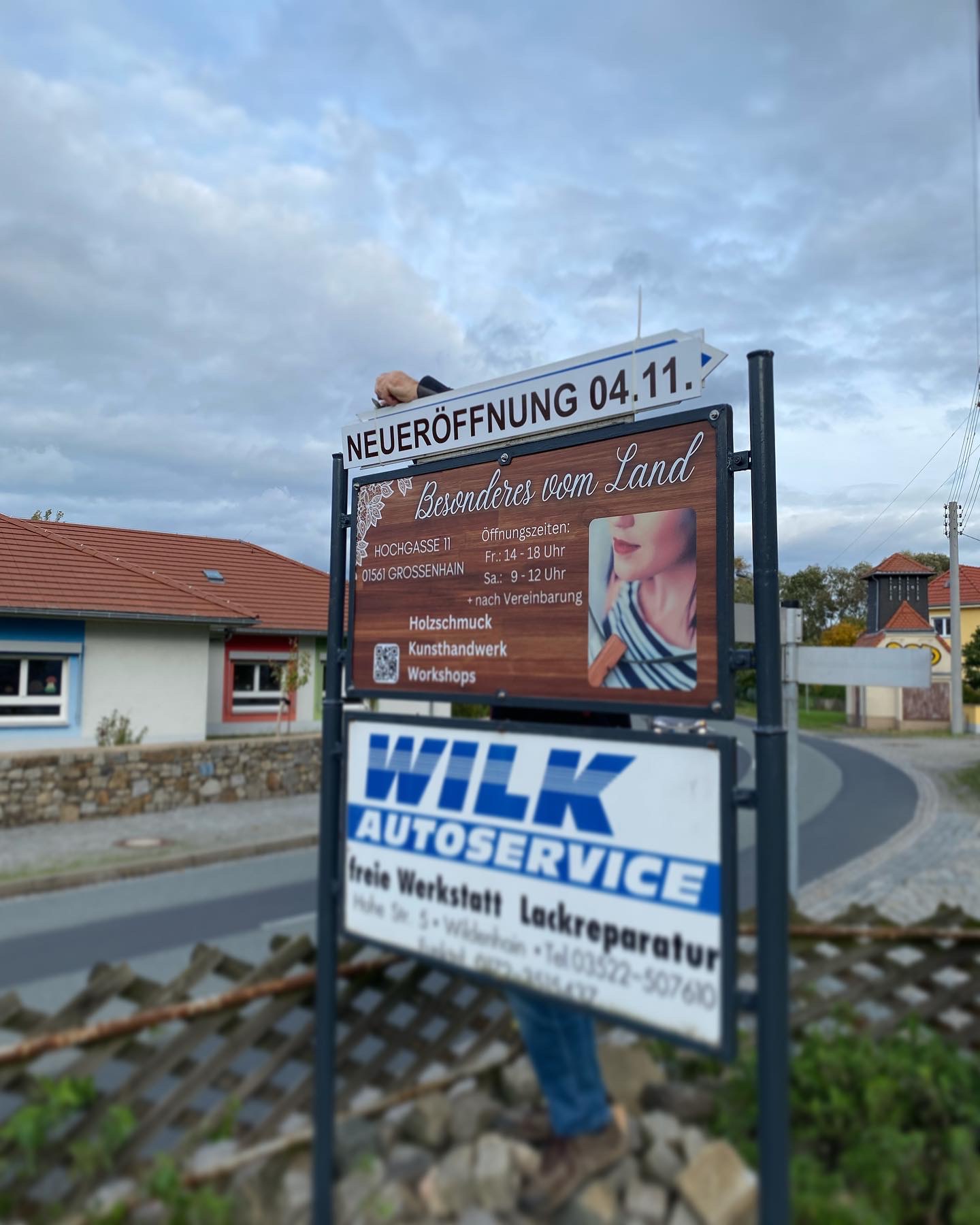 Das ist unsere Werbeschild an der Hauptstraße in Wildenhain.