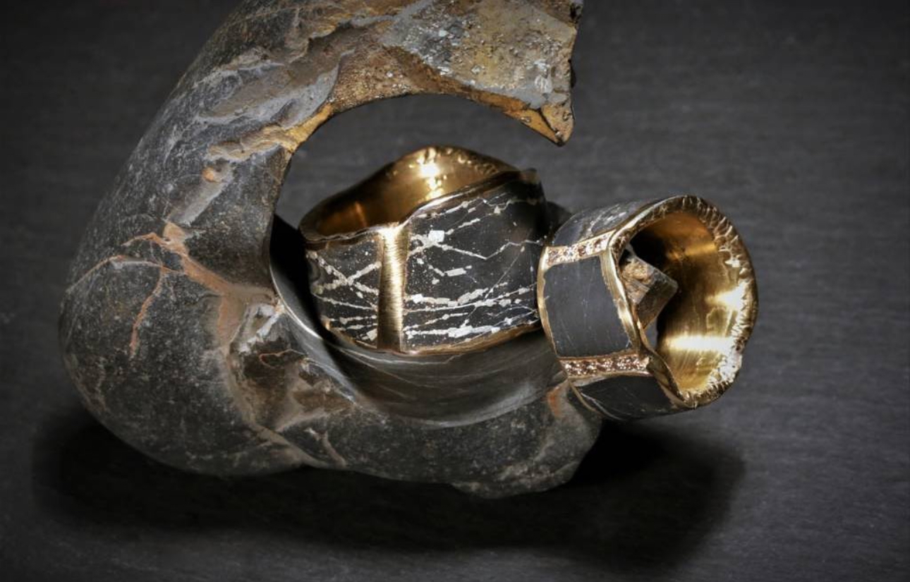 Gelbgold mit Sternstein von Grindelwald und Champagner Diamanten 