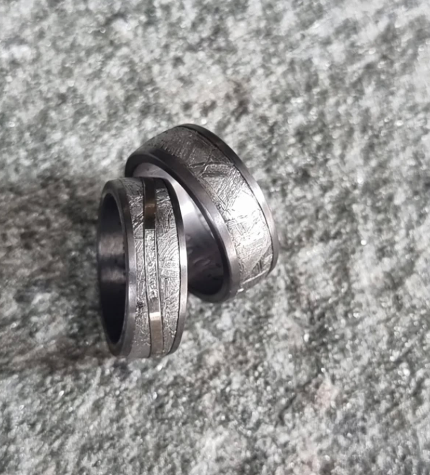 Weissgold mit Meteorit und 7 Diamanten