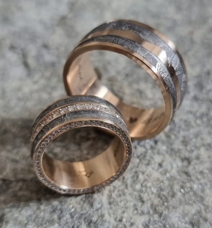 Gelbgold mit Meteorit und Diamanten 