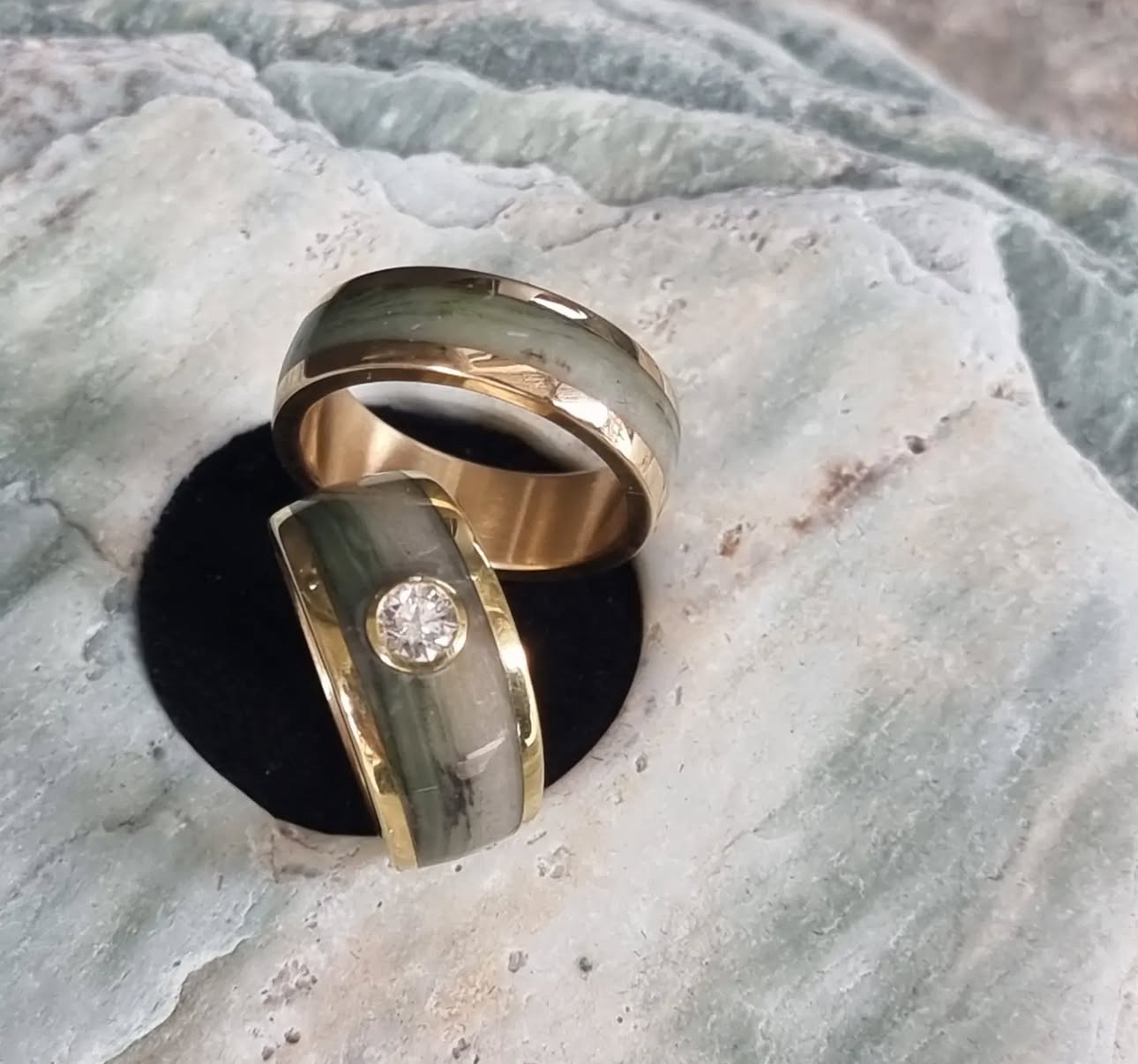 Gelbgold mit Stein von Thailand und Diamant 