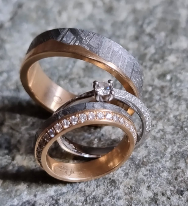 Rotgold / Weissgold mit Meteorit und Diamanten