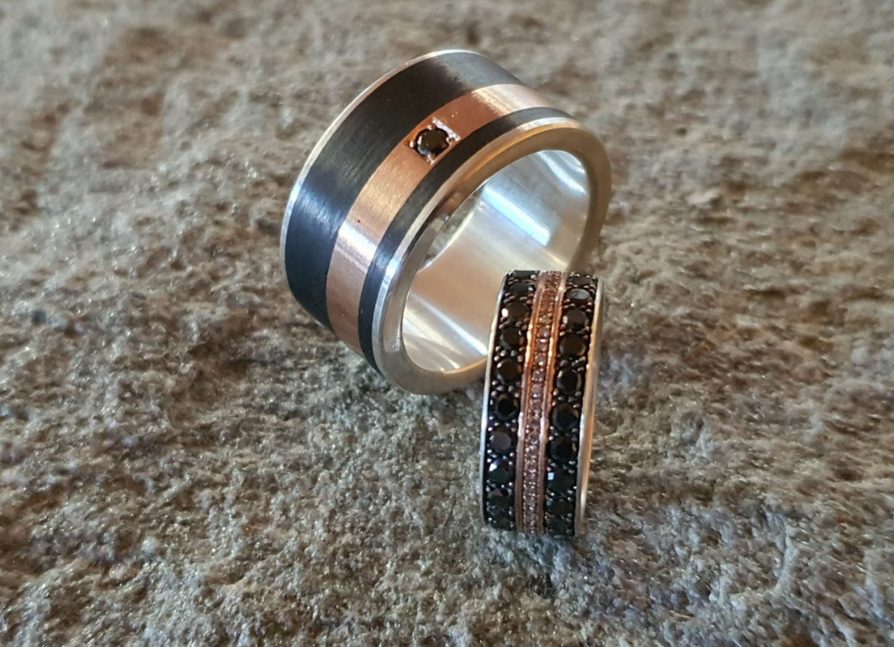 Rotgold / Silber mit Karbon und schwarzen und weissen Diamanten