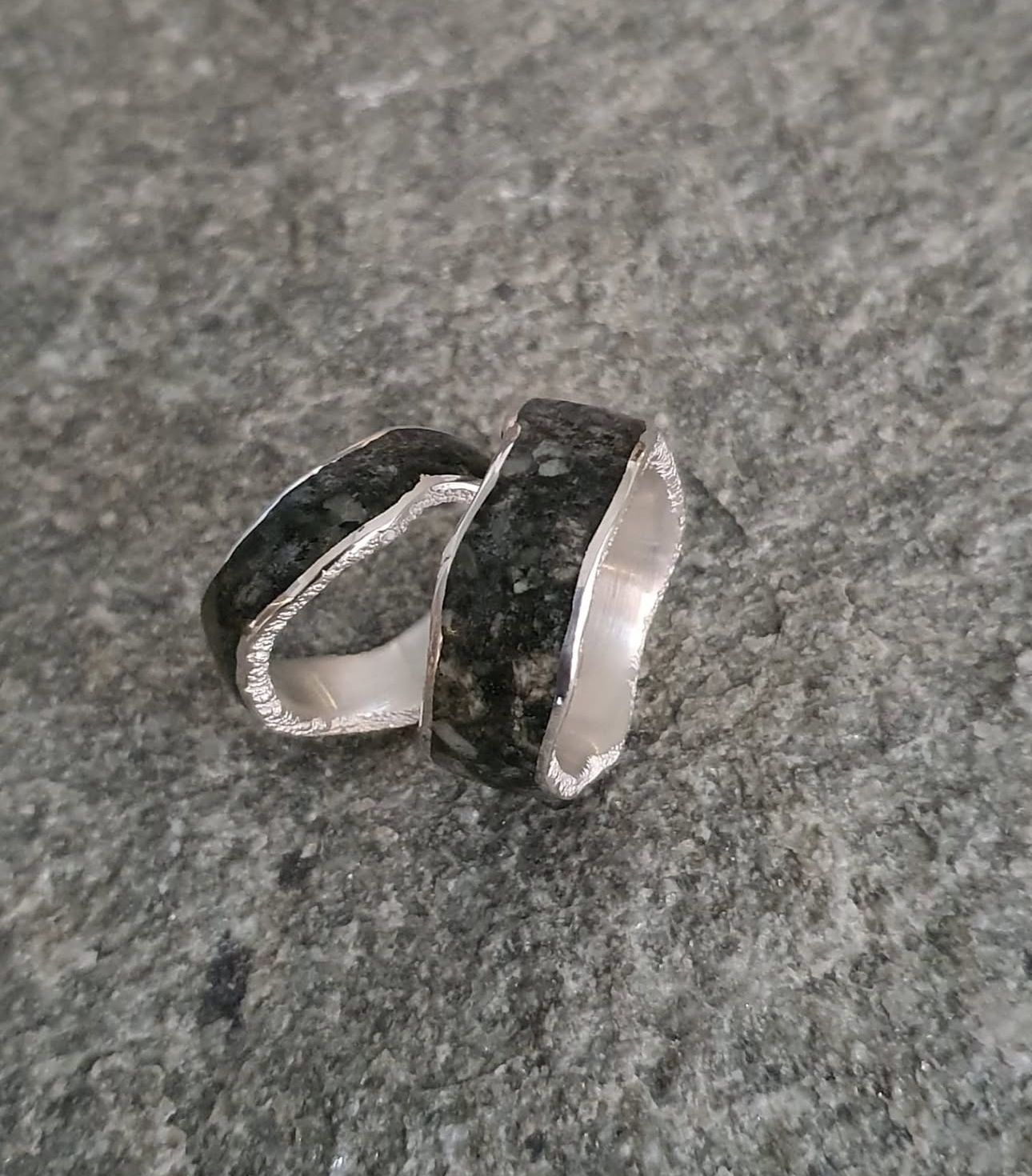 Silber mit Bachkiesel 