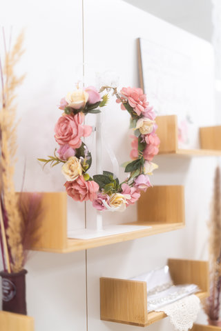 Innenansicht der Brautmoden Abteilung und Accessoires  der Brautkleidboutique in Homburg.