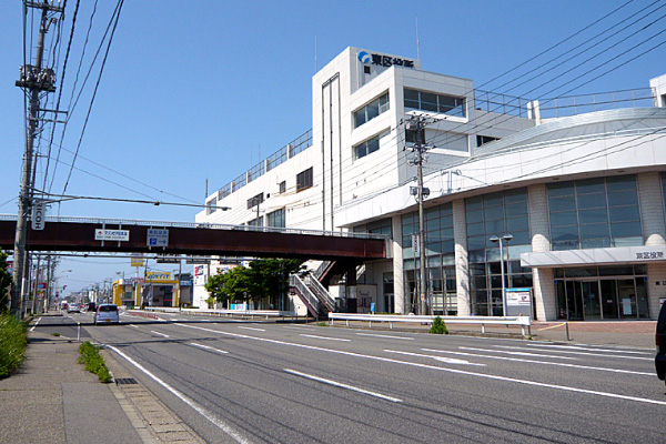 当事務所が入居する新潟市東区役所の外観