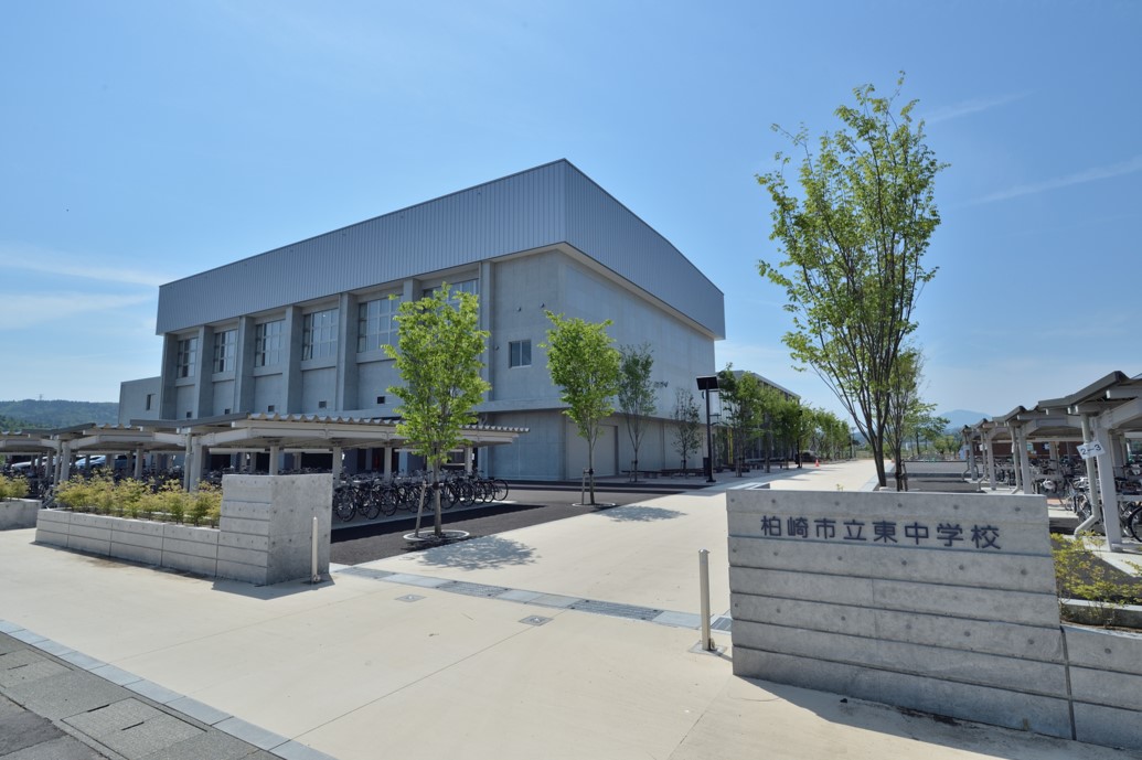東中学校外観