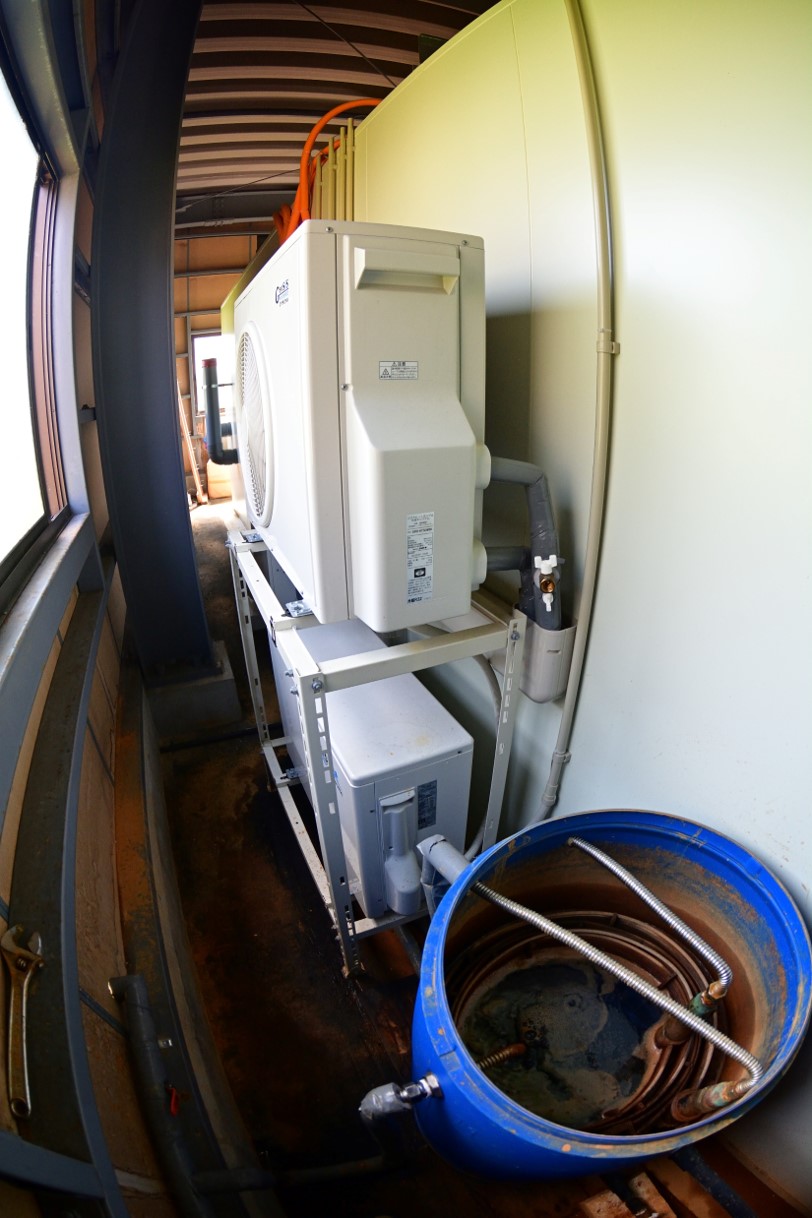 ヒートポンプと地下水熱交換用タンク