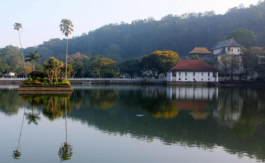 kandy lake