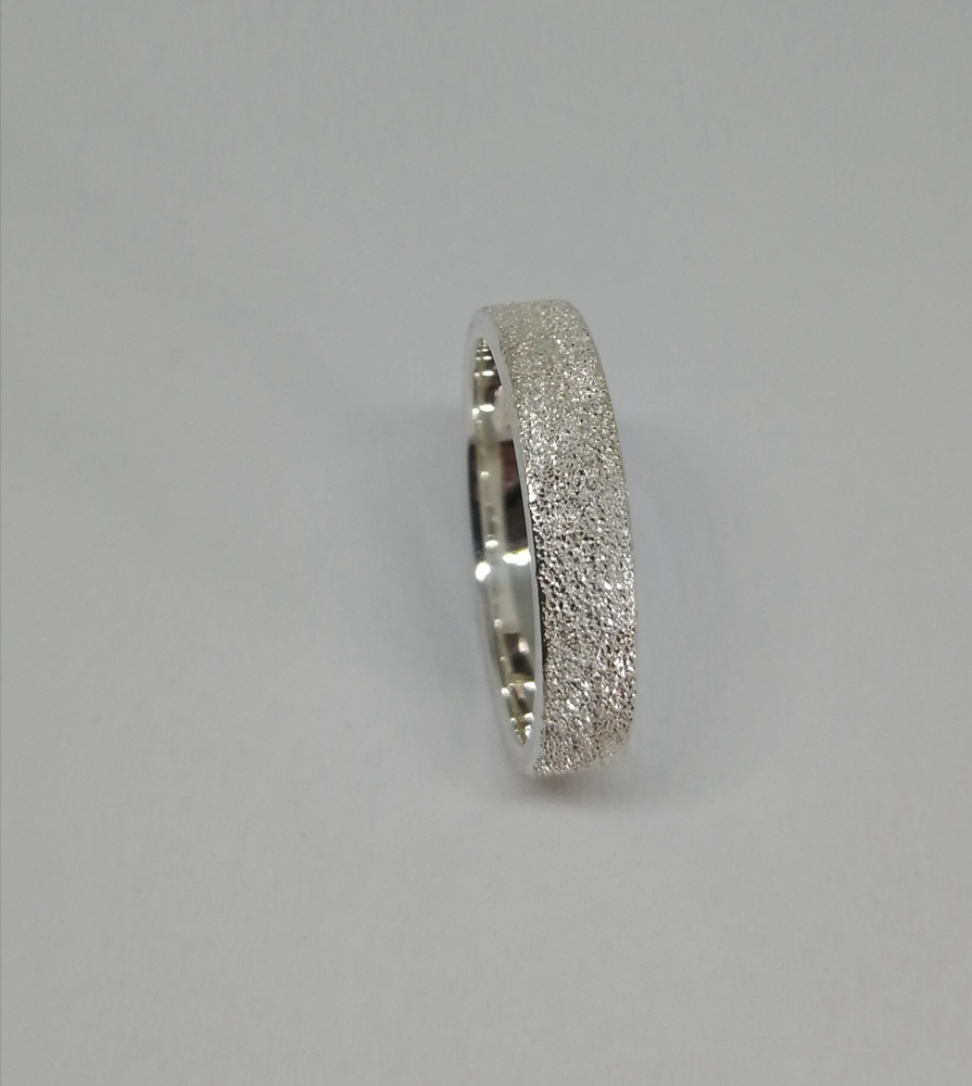 SILBERRING 4mm  63 Euro