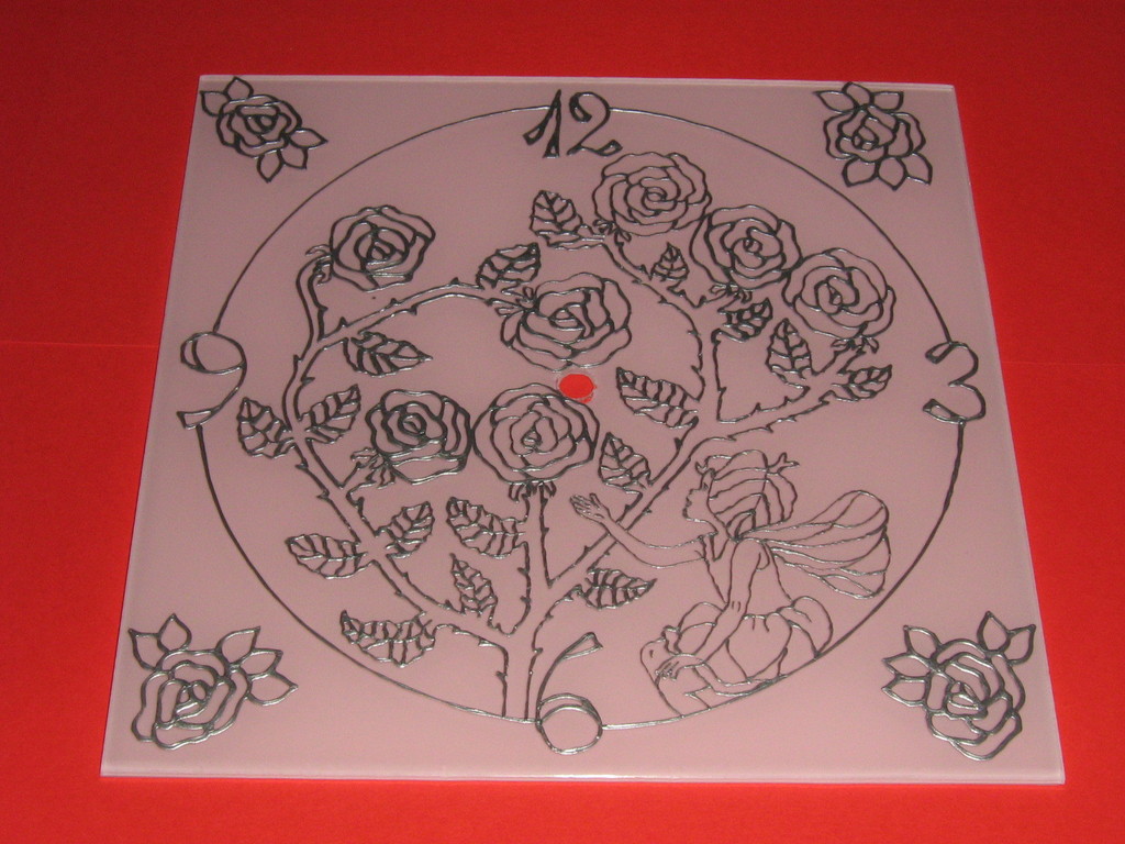 Orologio quadrato con rose e fatina in lavorazione