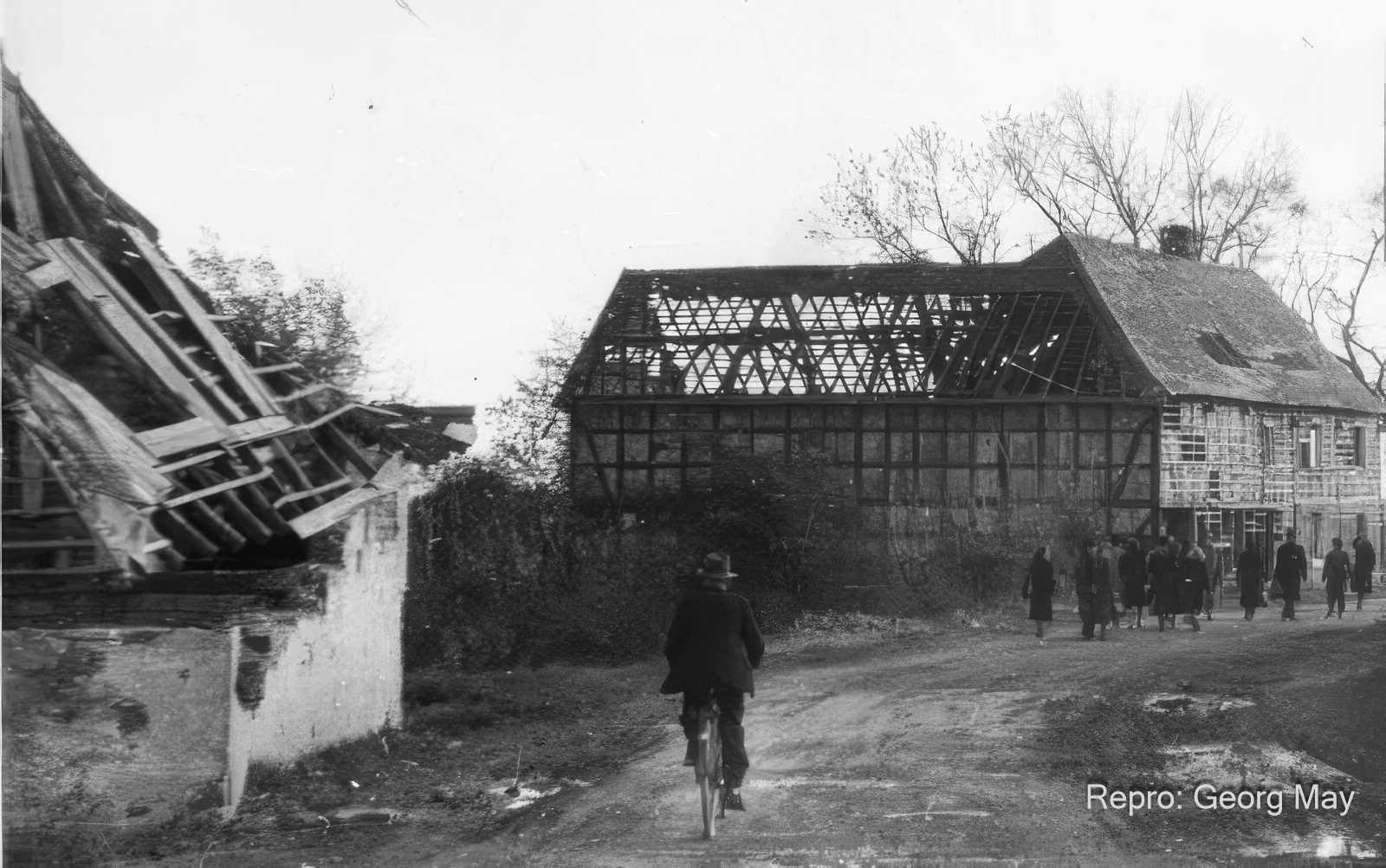 Wollseifener Friedhofsbesucher zu Allerheiligen mit Sondergenehmigung...