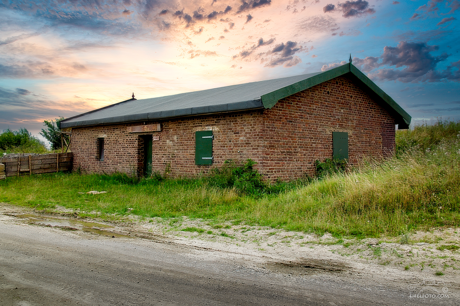 Die Reste der Dorf-Schmiede von Alois May am Ortseingang