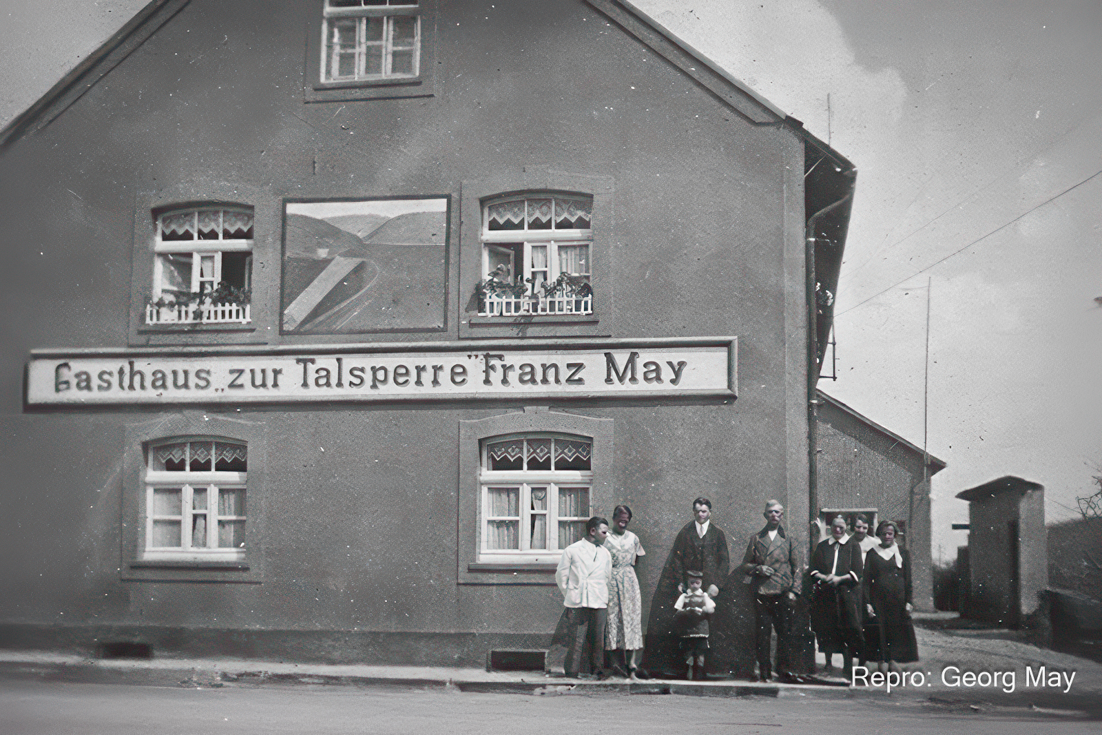 Franz May mit Personal u. Familie, 1932