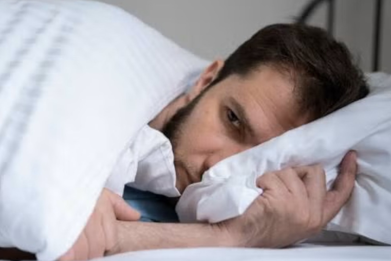 ¿No puedes dormir? Descubre cómo el estrés y la ansiedad afectan tu descanso y qué hacer al respecto