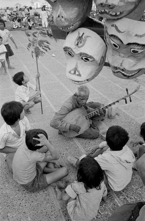 Street musician. Internet source. This is the blind chapei player Keo Samnang, in the 2000s.