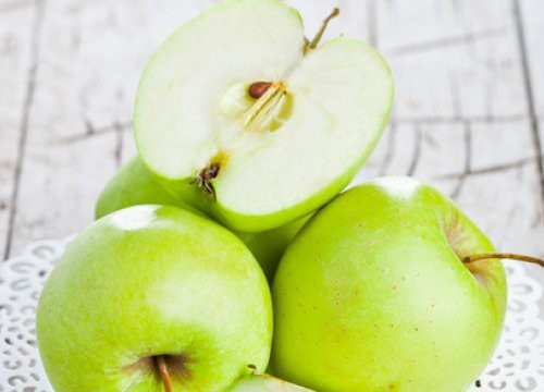 Los increíbles beneficios de consumir una manzana verde al día