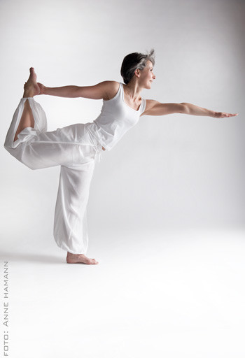 Stehender Bogen Dandayamana Dhanurasana