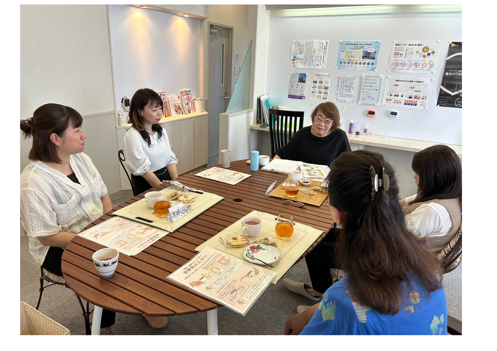 お茶会　〜お客様と楽しく交流〜 ６月１３日