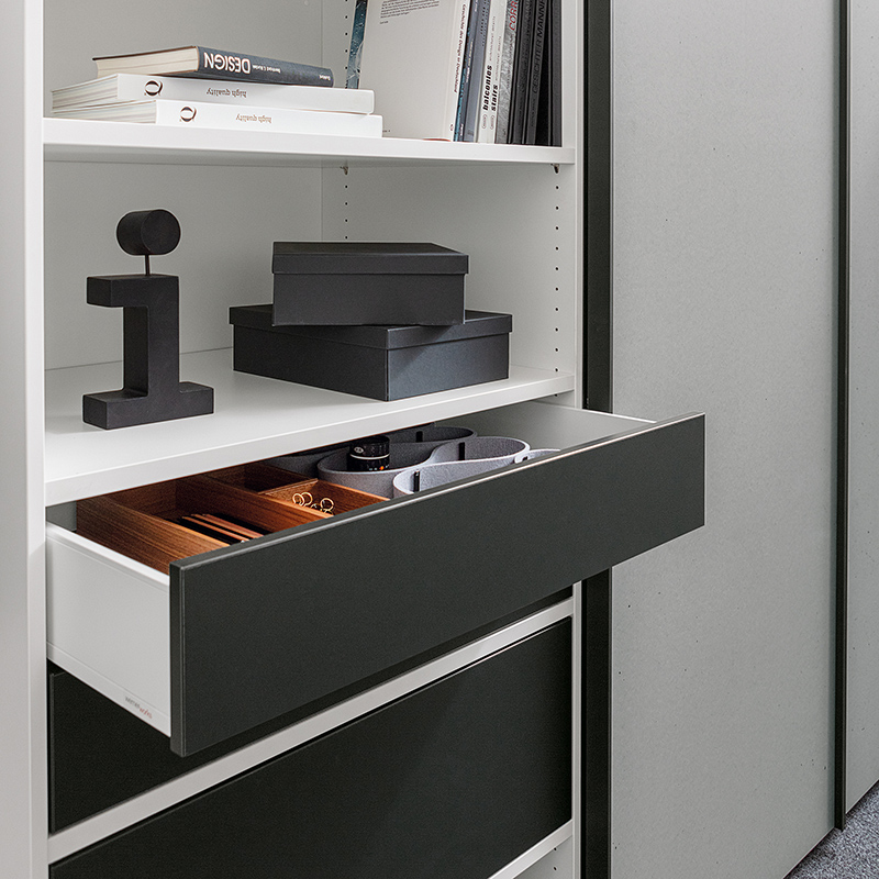 The flexible interior organisation grid can be individually fitted with shelves and drawers.