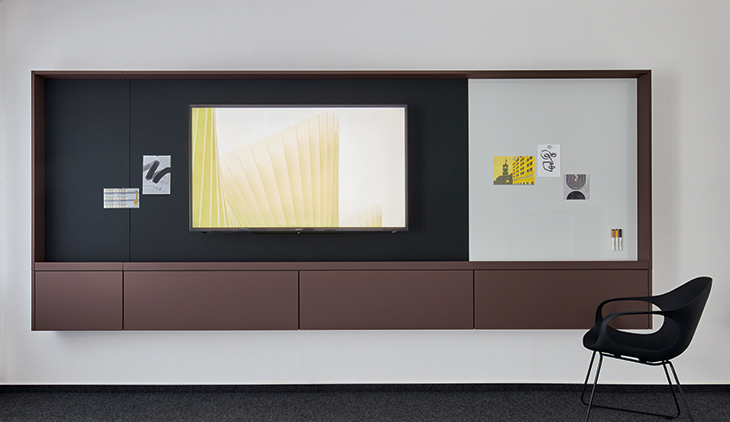 Media panel layout