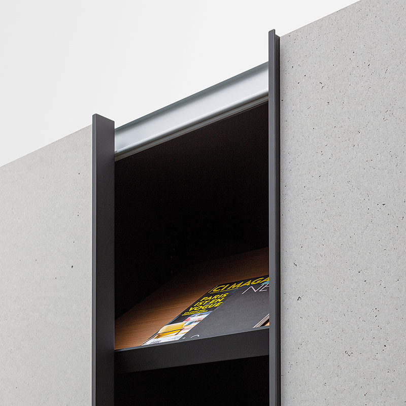 Smooth-running rails and an integrated damping system ensure smooth sliding comfort.