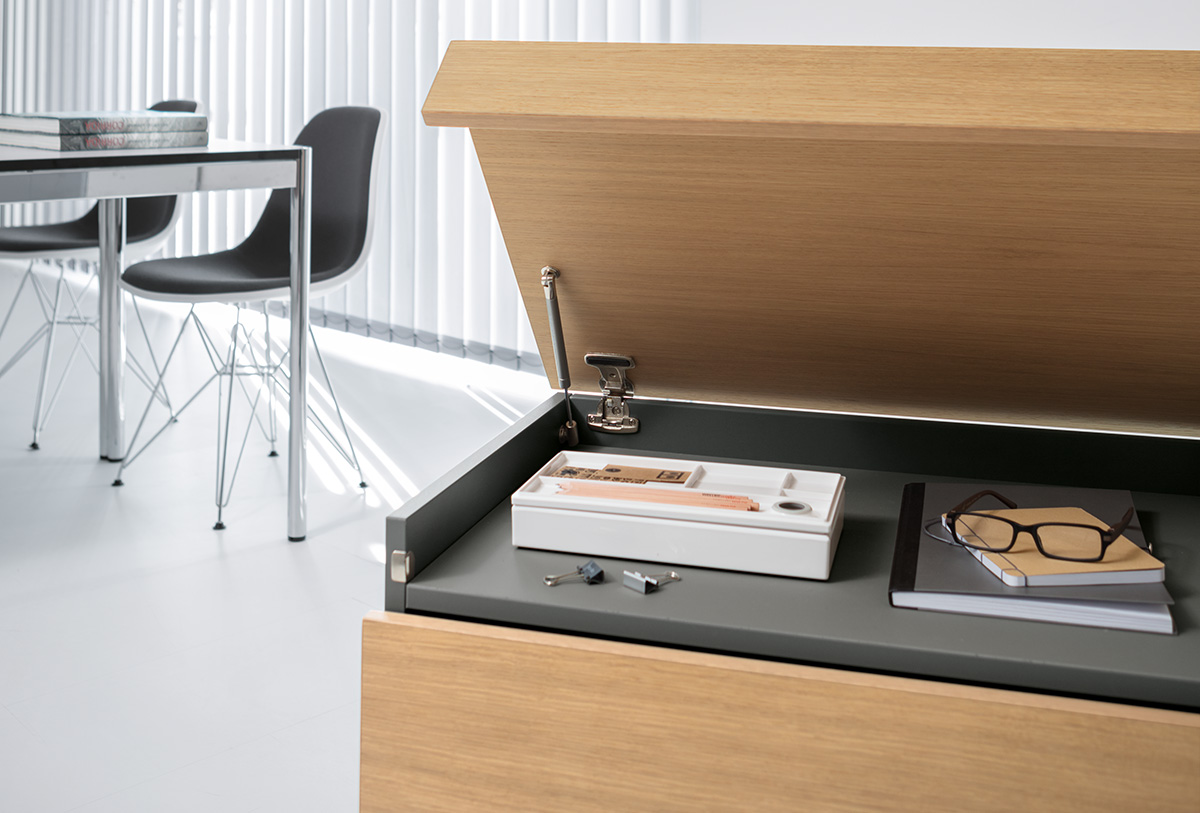 A lockable, lift-up hood offers storage for private items.