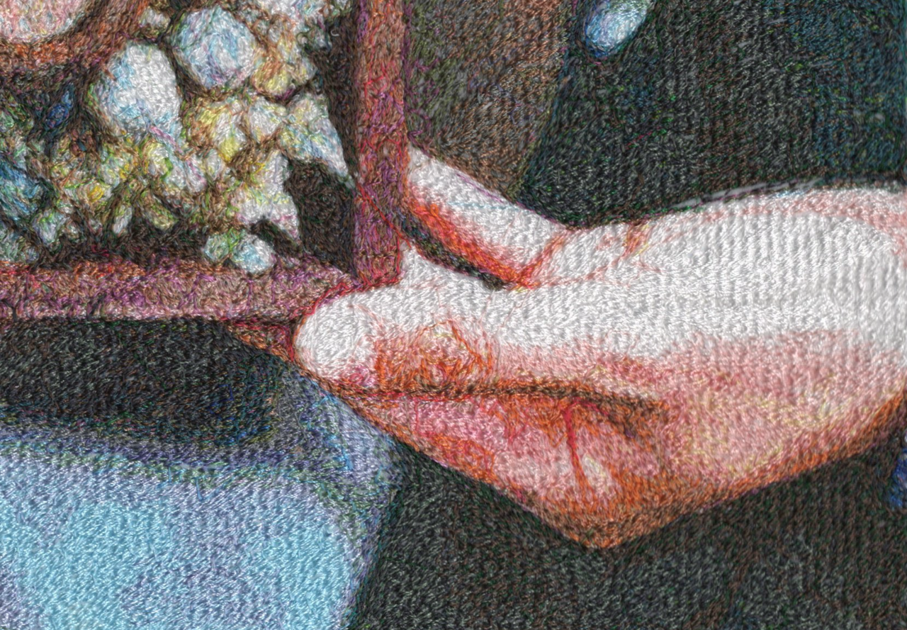 手の陰影や爪、関節のしわまで糸で詳細に表現しています。血が通ったぬくもりある手に。糸ならではの優しい表現です