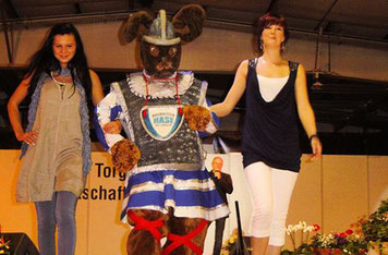 Modenschau beim Brückenfest Torgelow