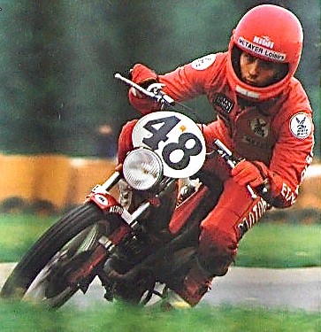L'quipage victorieux Stéphane Guilmet/Daniel Rottie sur la Motobécane officielle du Team Métayer