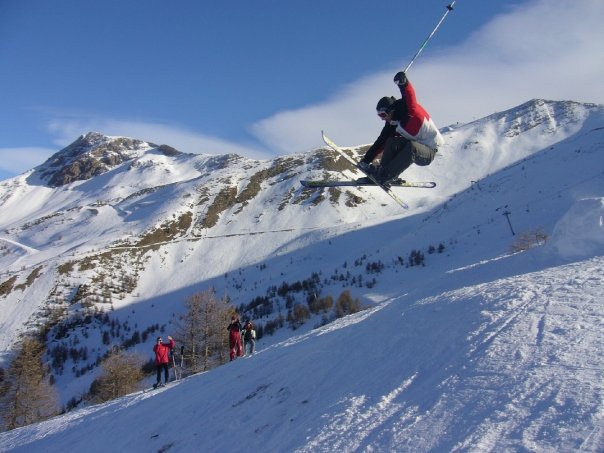 ski freestyle grab montagne neige jump