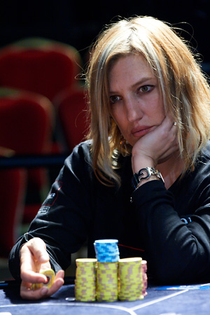 VANESSA HELLEBUYCK championne poker conferenciere