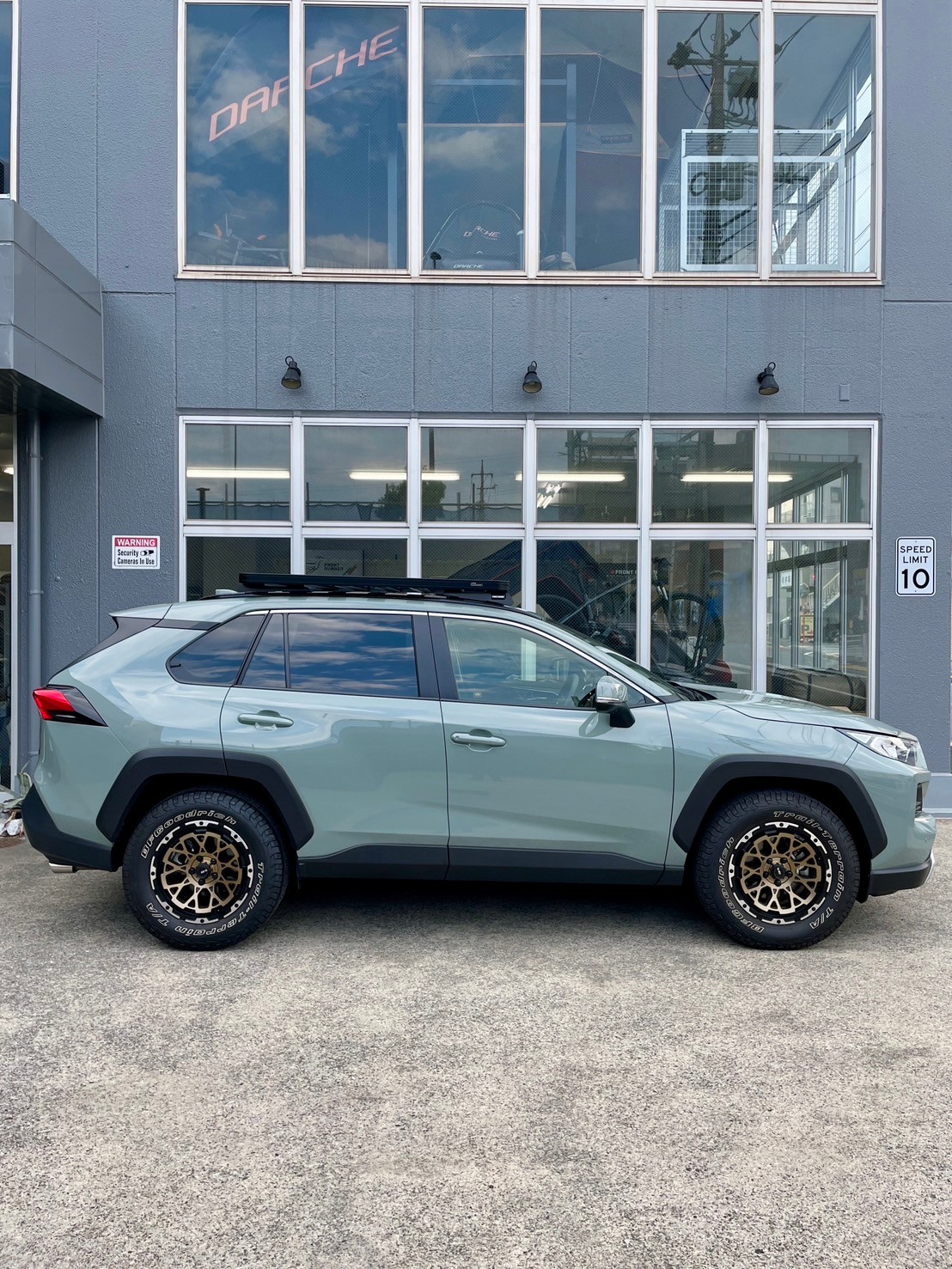RAV4オーナーの皆様におすすめの「RAV4用ルーフラック」/FRONT RUNNER