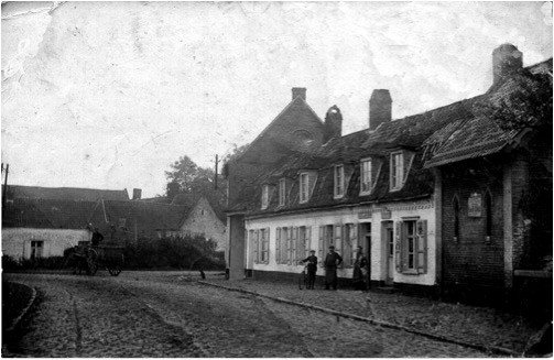 Le café de la Paix, Rue du Général de Gaulle.