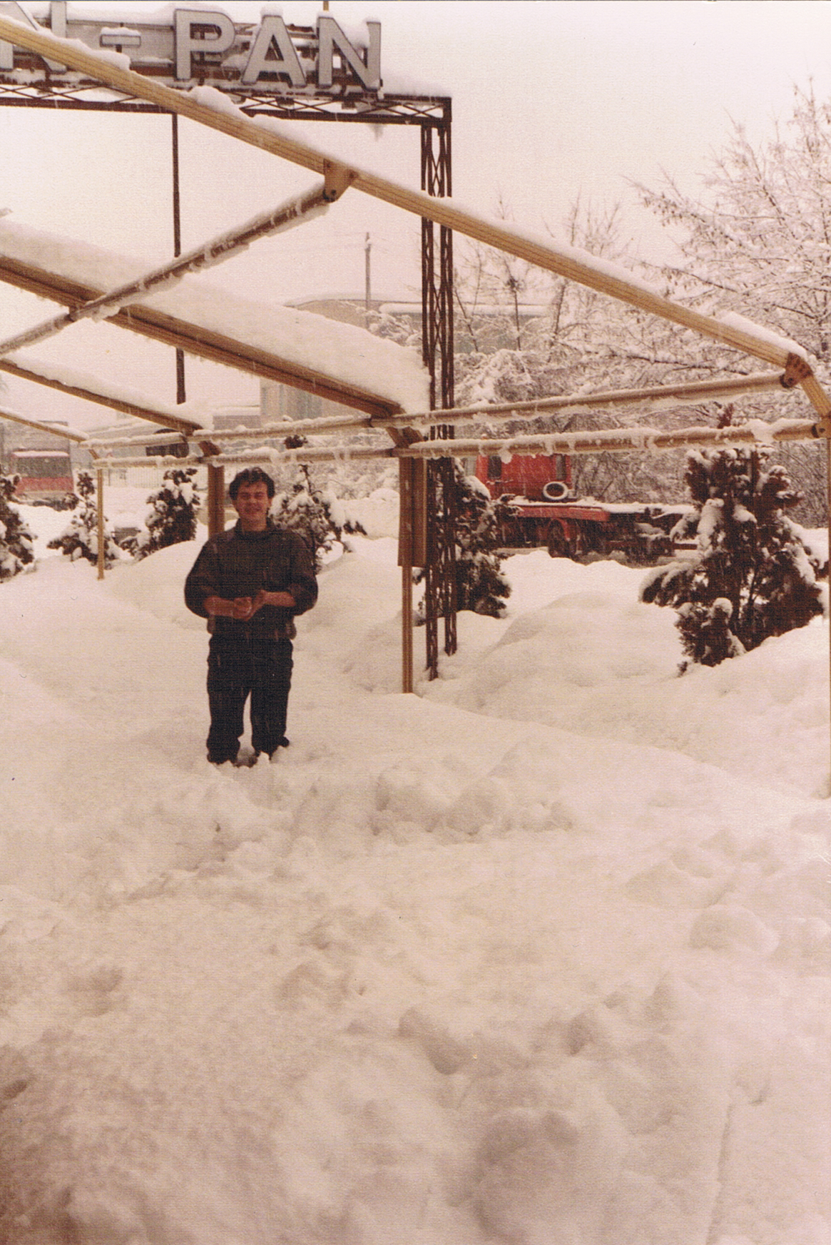 La pizzeria Pan Pan nella nevicata del 1985.