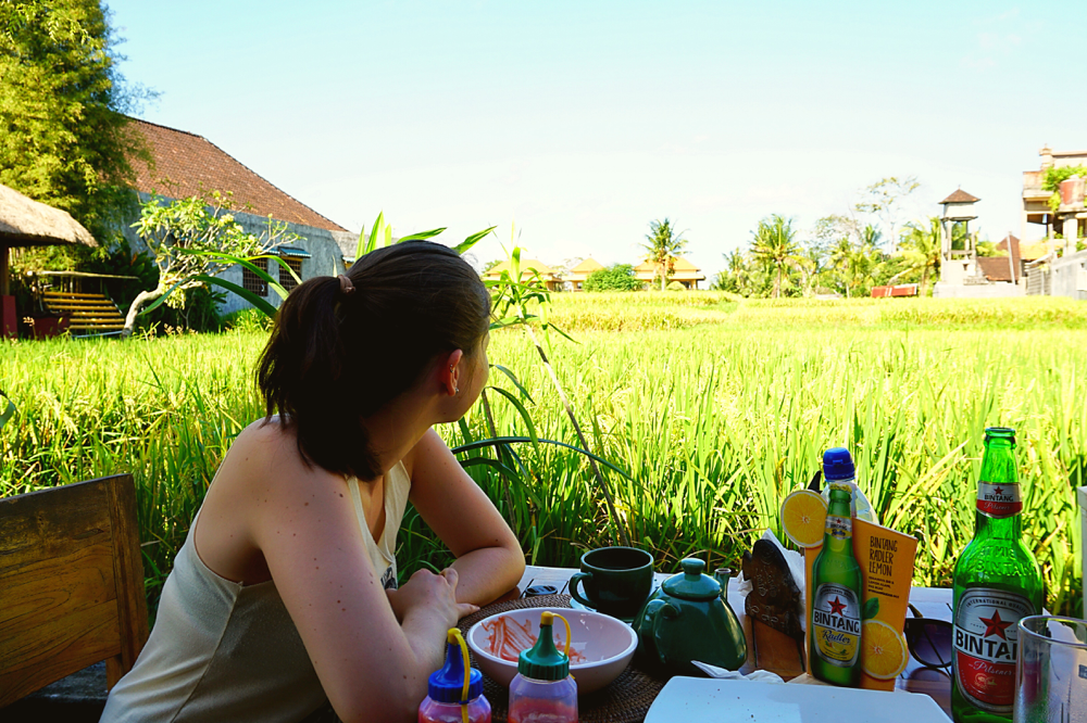 Cafe in Ubud mit Blick auf ein Reisfeld