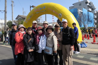 高沼遊歩道口の中央会場前にて