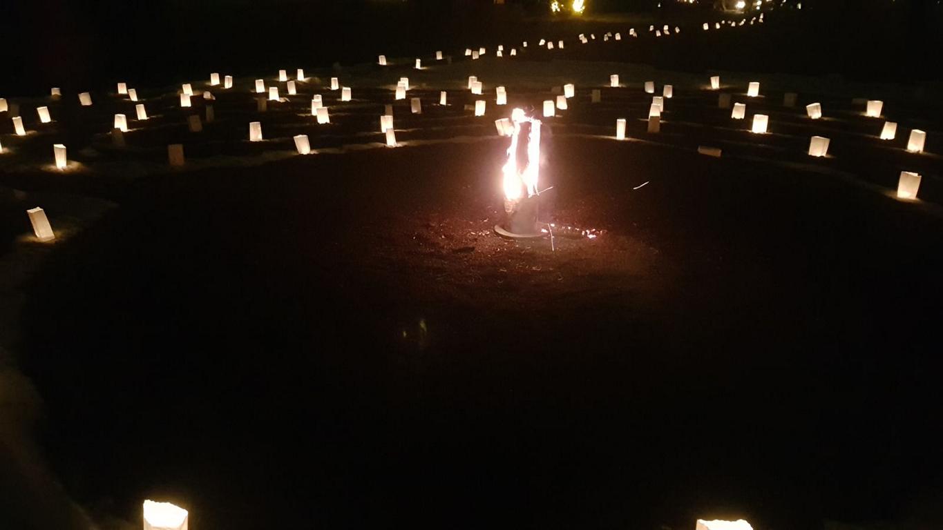 Finnenkerze in der Labyrinthmitte