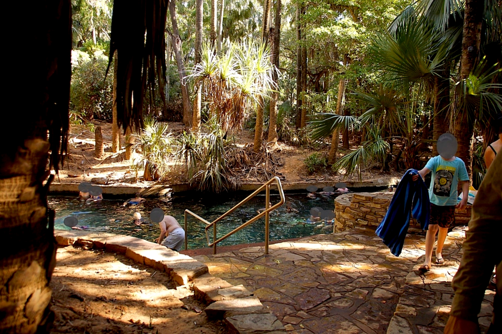 Das Baden in den Thermal Pools bei Mataranka soll bei Zipperlein helfen.