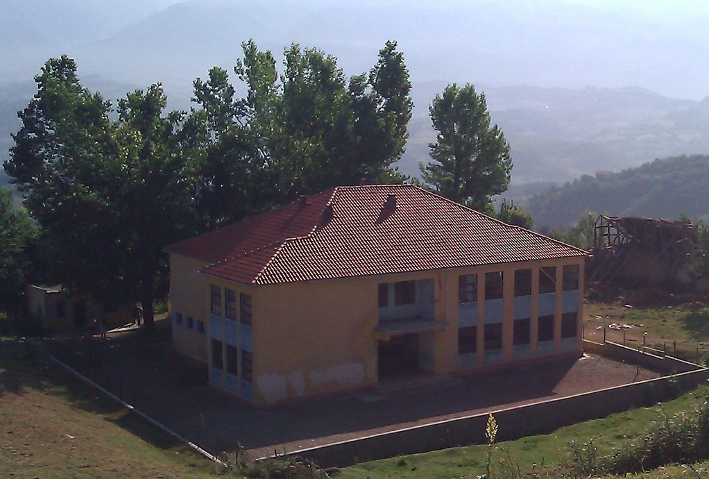 Shkolla (L'école)