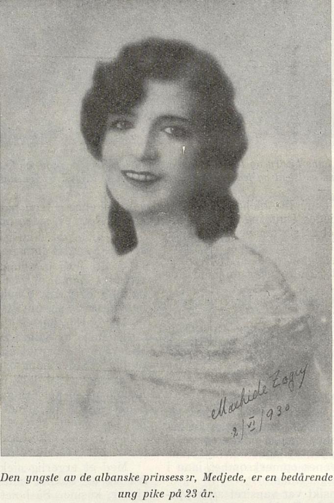 Më e vogla nga princeshat shqiptare, Maxhidja, është një vajzë e adhurueshme 23-vjeçare. — Burimi : Revista norvegjeze “URD”, 13 qershor 1931, faqe n°322 — 324.