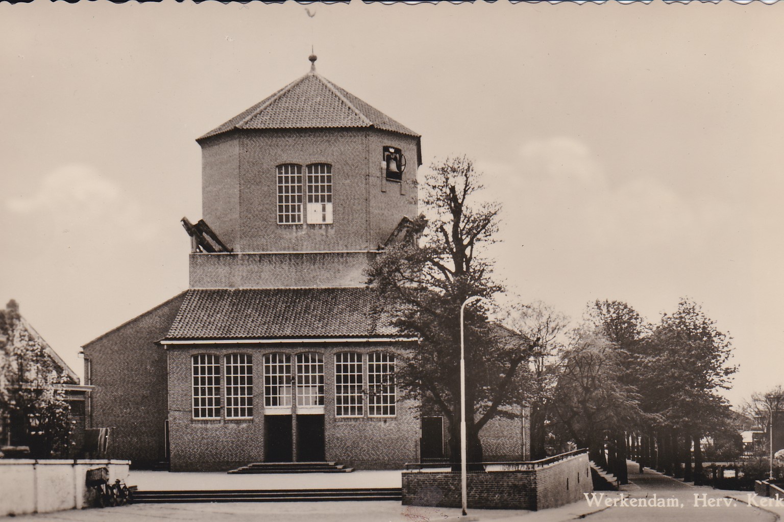 Oude Ansichtkaarten uit Werkendam met unieke tijdsmomenten van weleer