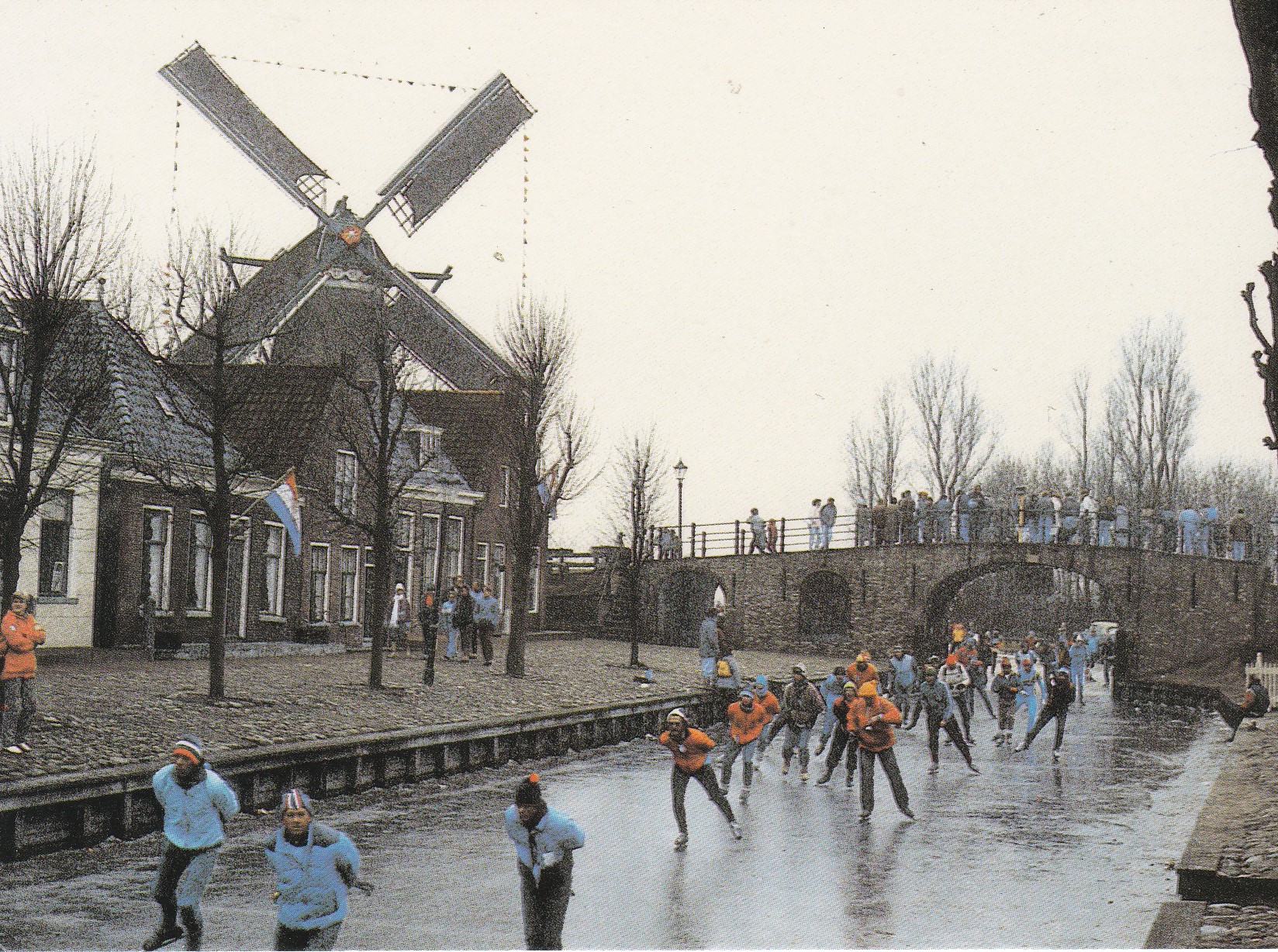 De Elfstedentocht en de Schaatsenrijders uit vroeger tijden. - Old