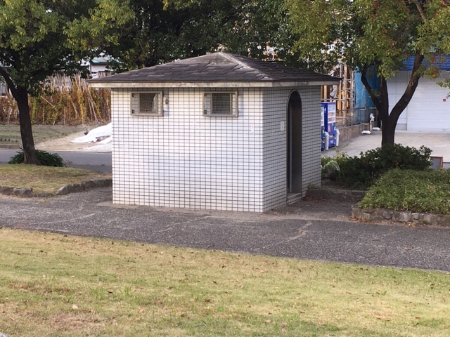 万場川東公園＿トイレ・授乳室・駐車場