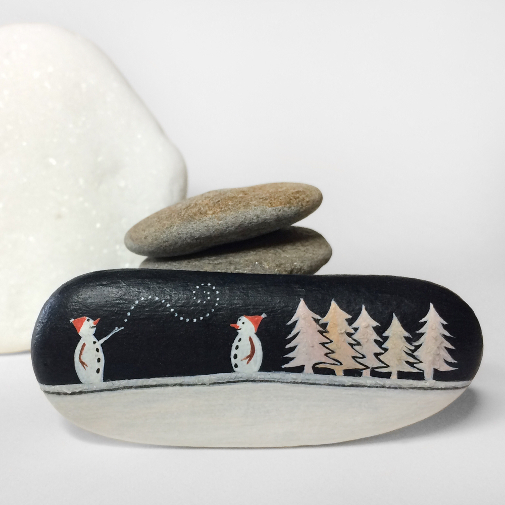Galet décoratif SNOWMEN et SAPINS - peinture acrylique et crystal sur galet de rivière - fini satiné