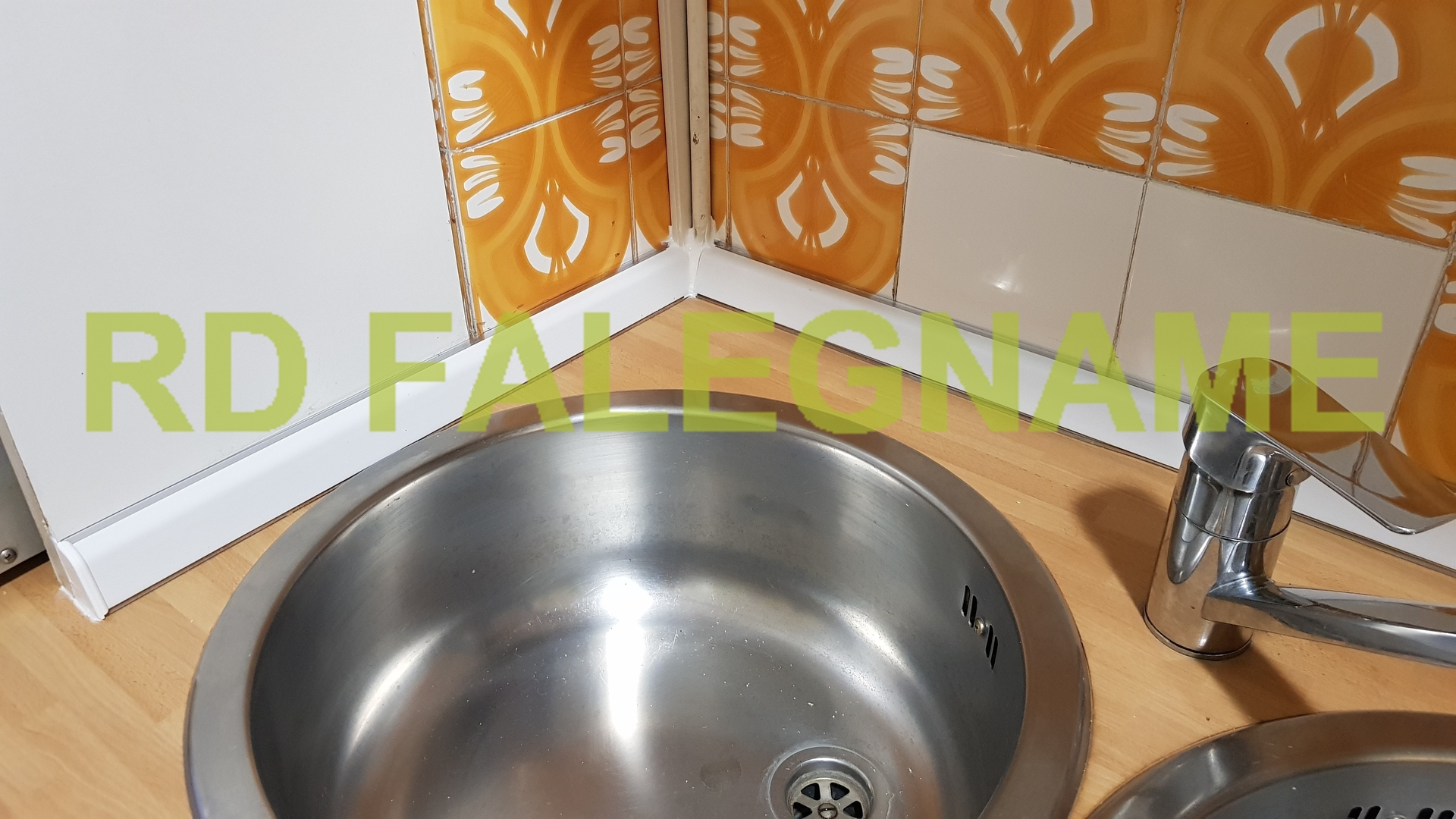 Alzatina Bianca in PVC (Plastica) di contorno al Top Cucina